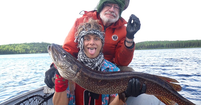 Uniden MSH 235 and MSH 126 Test - Fishing trip - July 2016 - Mathieu and Viateur Veillette and... 15 pounds pike!