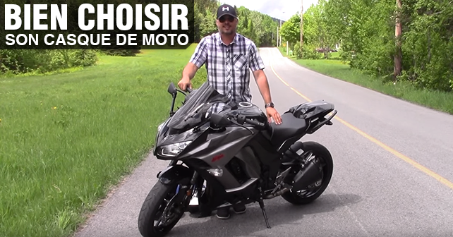Mathieu Thomassin de l'émission Action Moteur Sport avec une moto