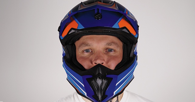 adjustment of a motocross helmet, image 2